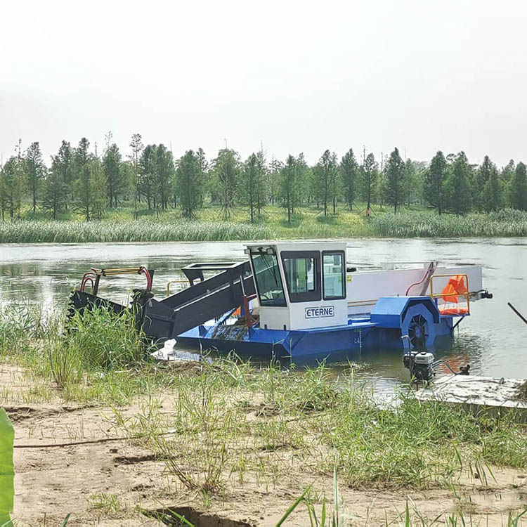 水草打撈船