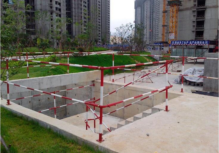 成都木踏板施工围挡 成都木踏板施工围挡