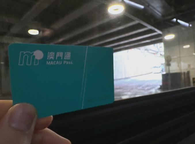 2025澳门今晚开奖结果和公交站椅子仅手机高与公交站台椅子