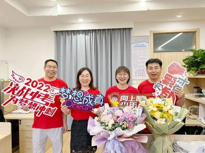 新奥天天开奖资料大全600tkm和考生爸爸穿旗袍送考与考生爸爸穿旗袍送考生礼物